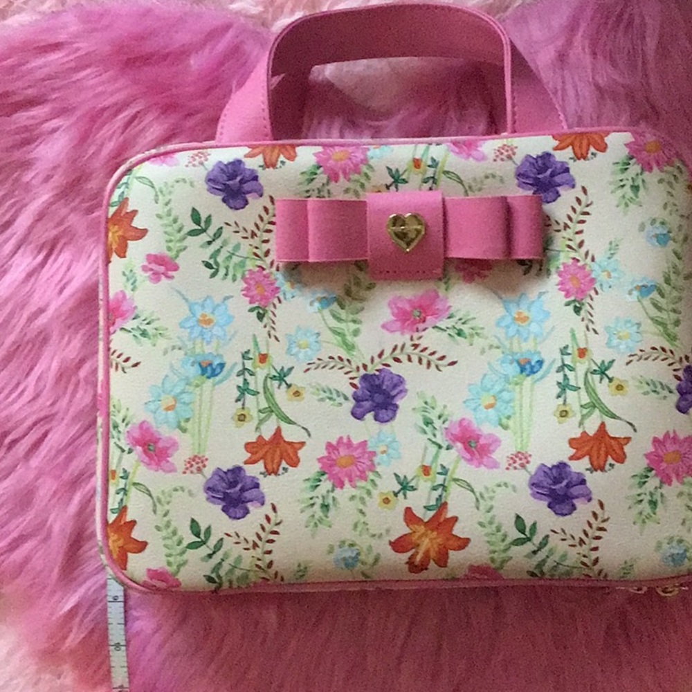 NWOT🌷Betsey Johnson adorably precious floral bag💐🌞 - Picture 6 of 6